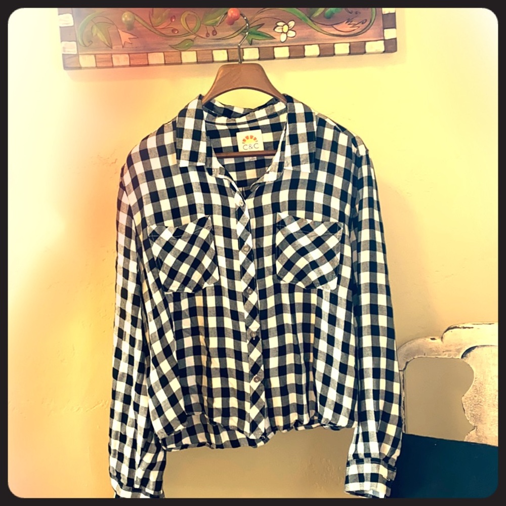 Super cute black-and-white CNC California top XL